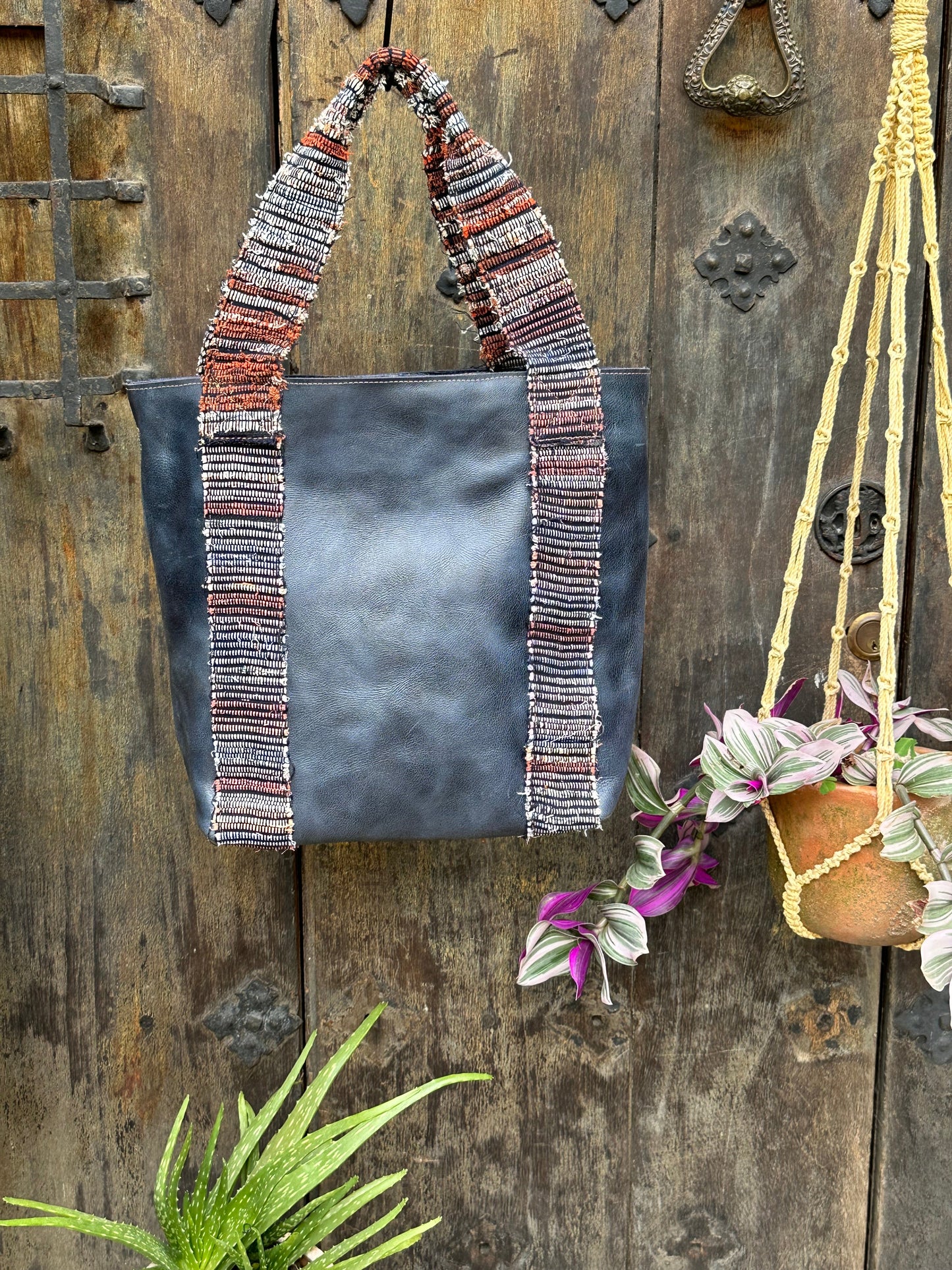 The Wanderer Tote - Navy Leather