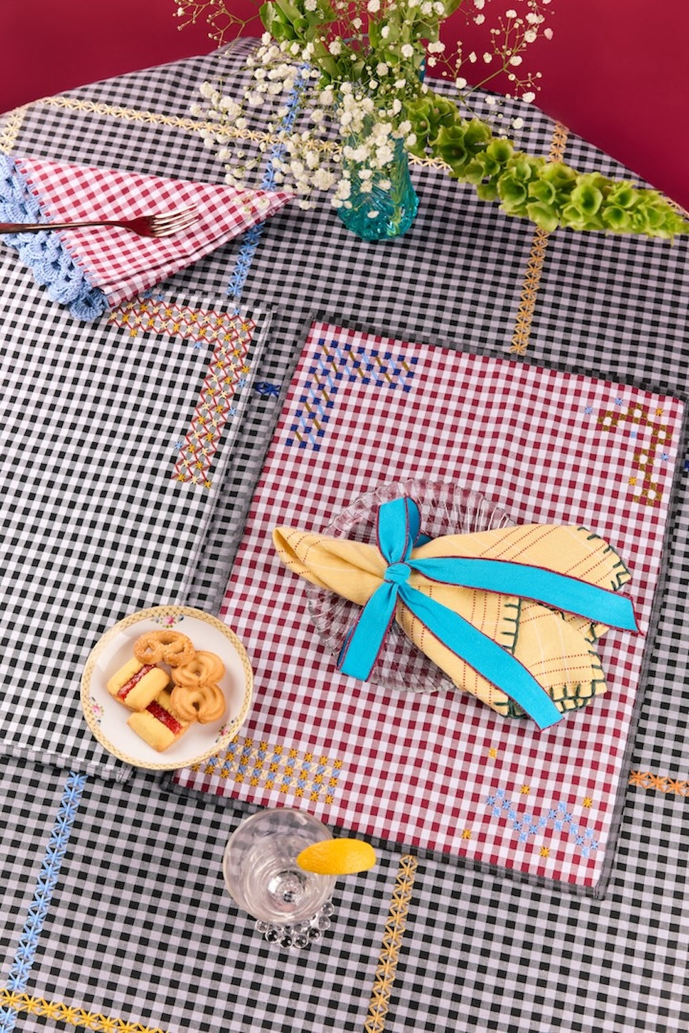 S/2 Estrellas Embroidered Placemat - Burgundy