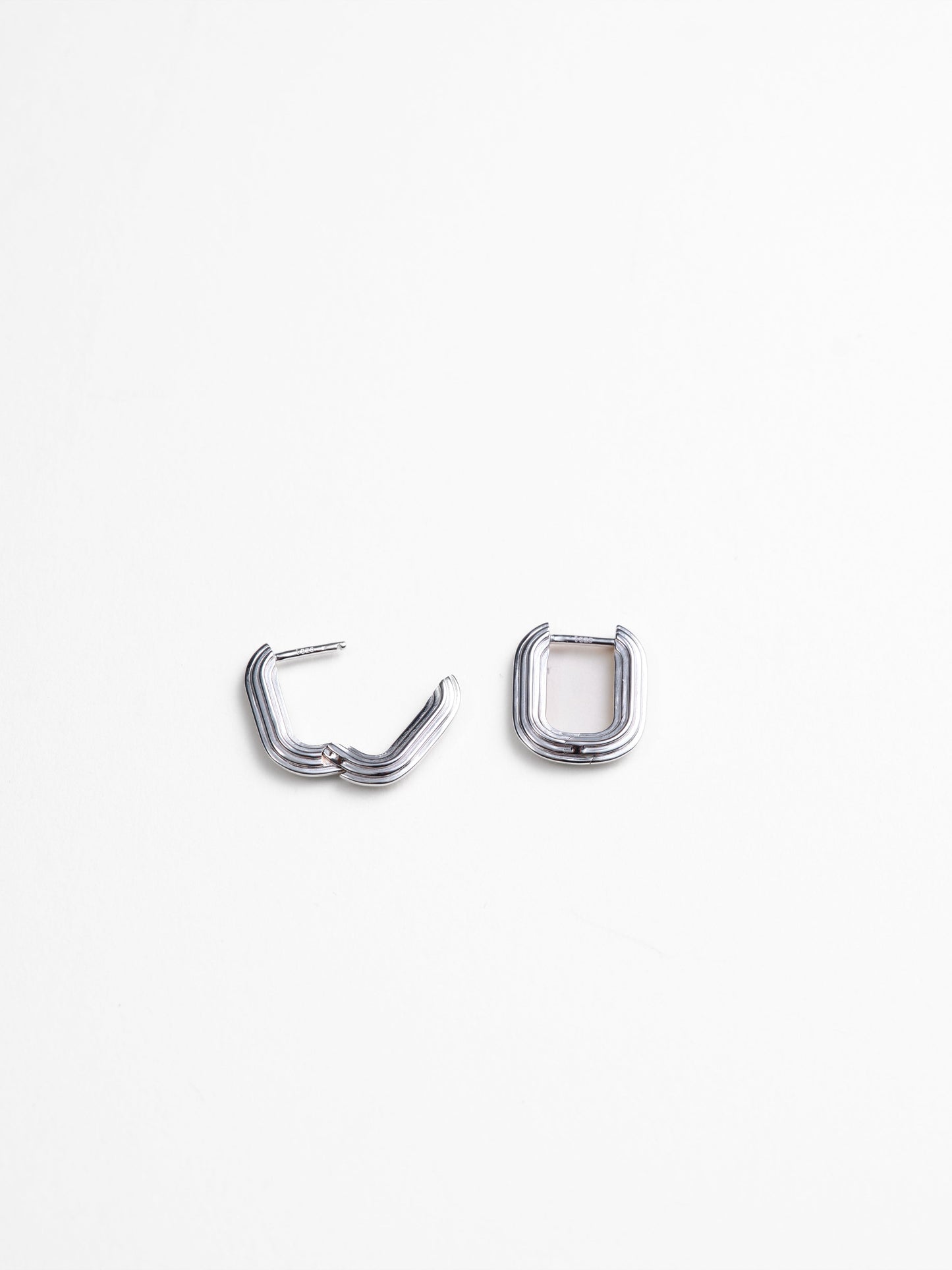 Elli Step Link Huggies