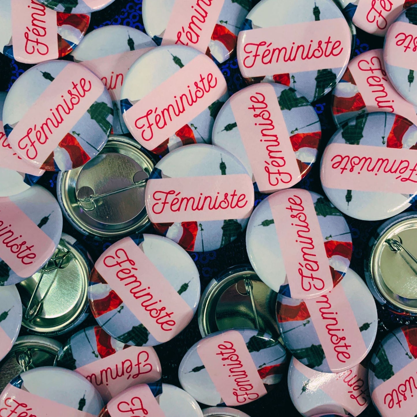 Féministe 1.25" Pinback Button | Feminist Pinback Badge with French Theme