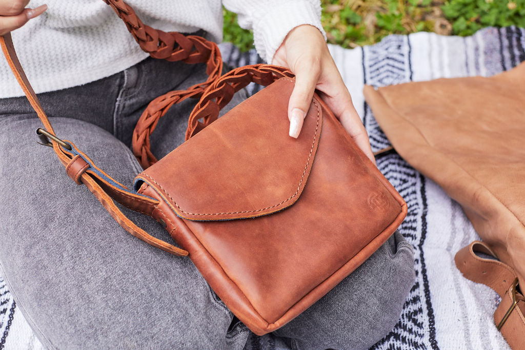 Vintage Linked Strap Crossbody