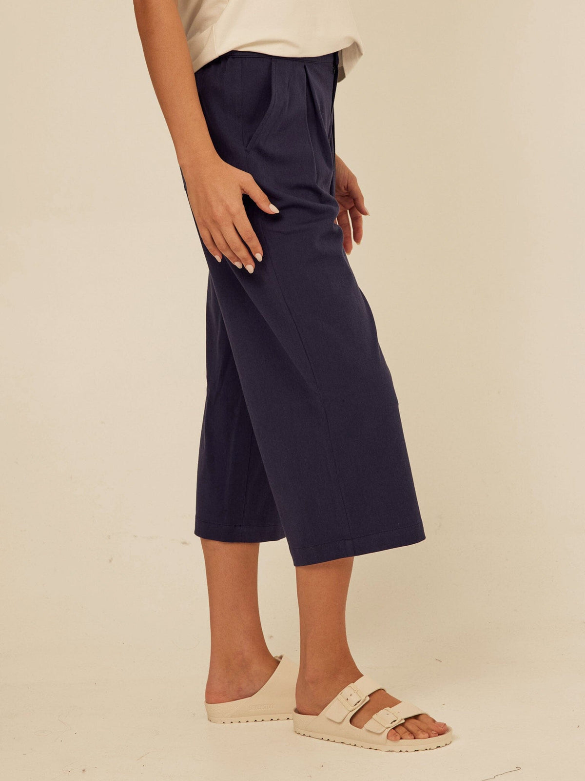 Mikki Stretch Twill Pleated Wide Leg Capri Pant