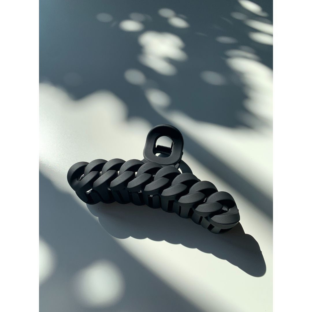 Velvet Claws Hair Clip | The Chain in Black Hair Claw