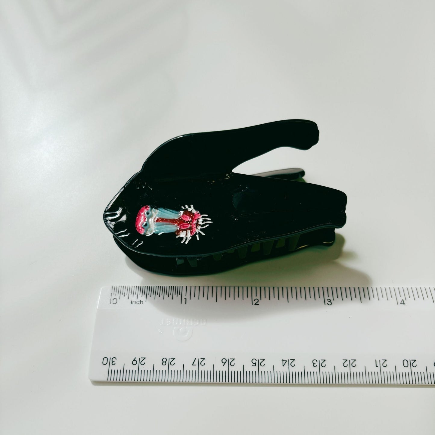 Velvet Claws Mandrill Ape Hair Claw in Black | Claw Clip in Velvet Travel Bag