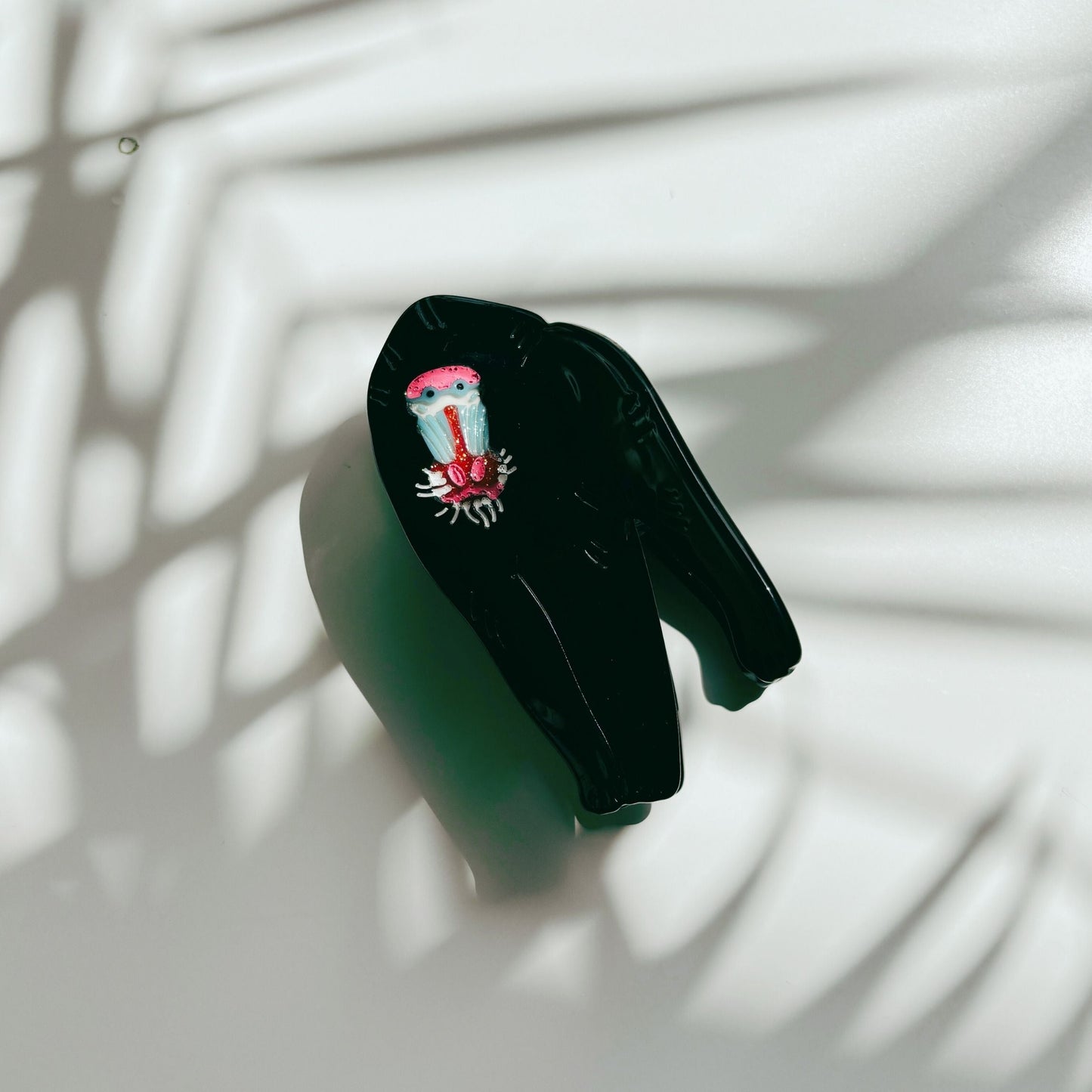 Velvet Claws Mandrill Ape Hair Claw in Black | Claw Clip in Velvet Travel Bag