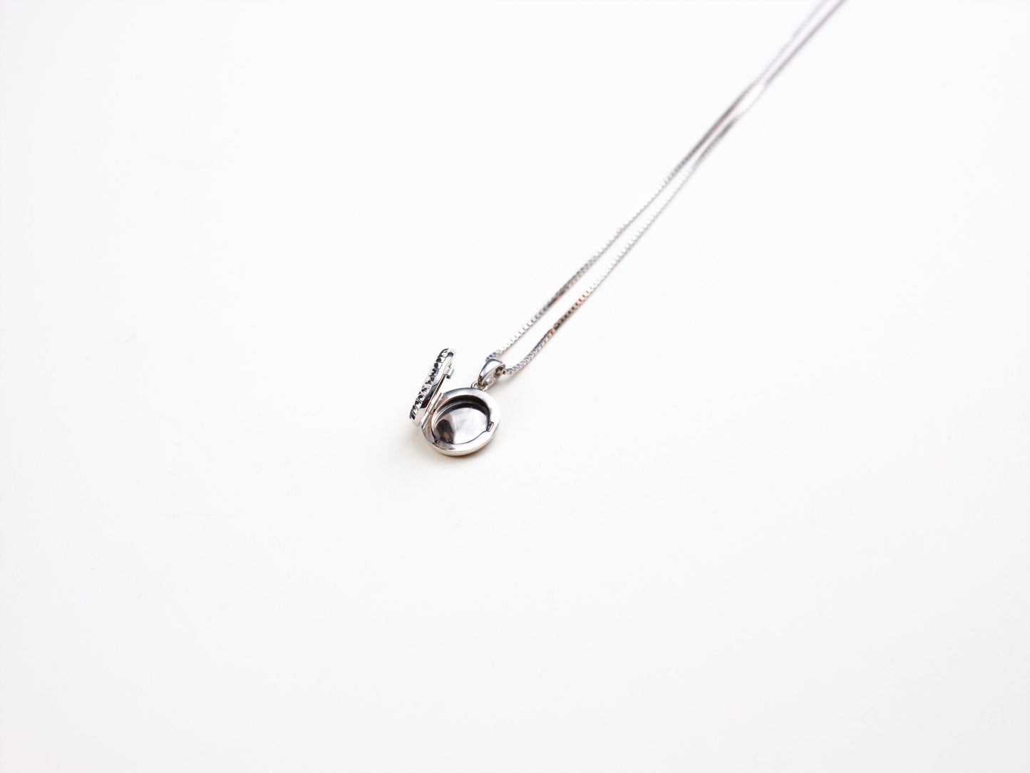 Sutton Oval Locket