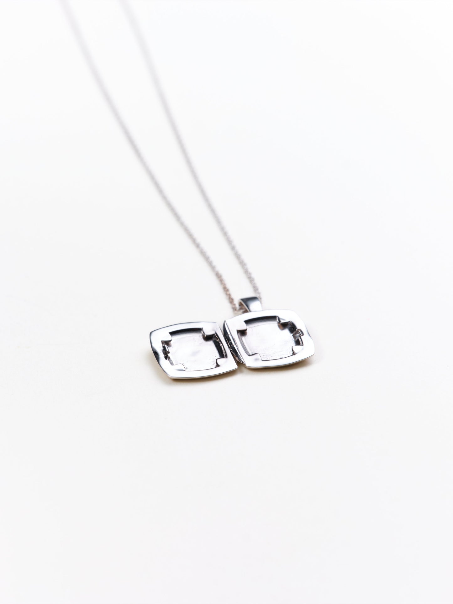Toni Simple Locket