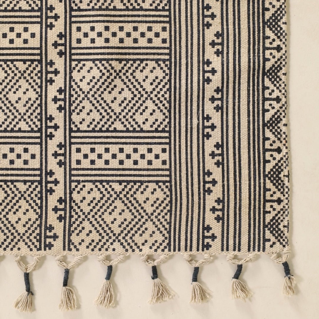 Monochrome Handprinted Cotton Rug (48'' x 72'')