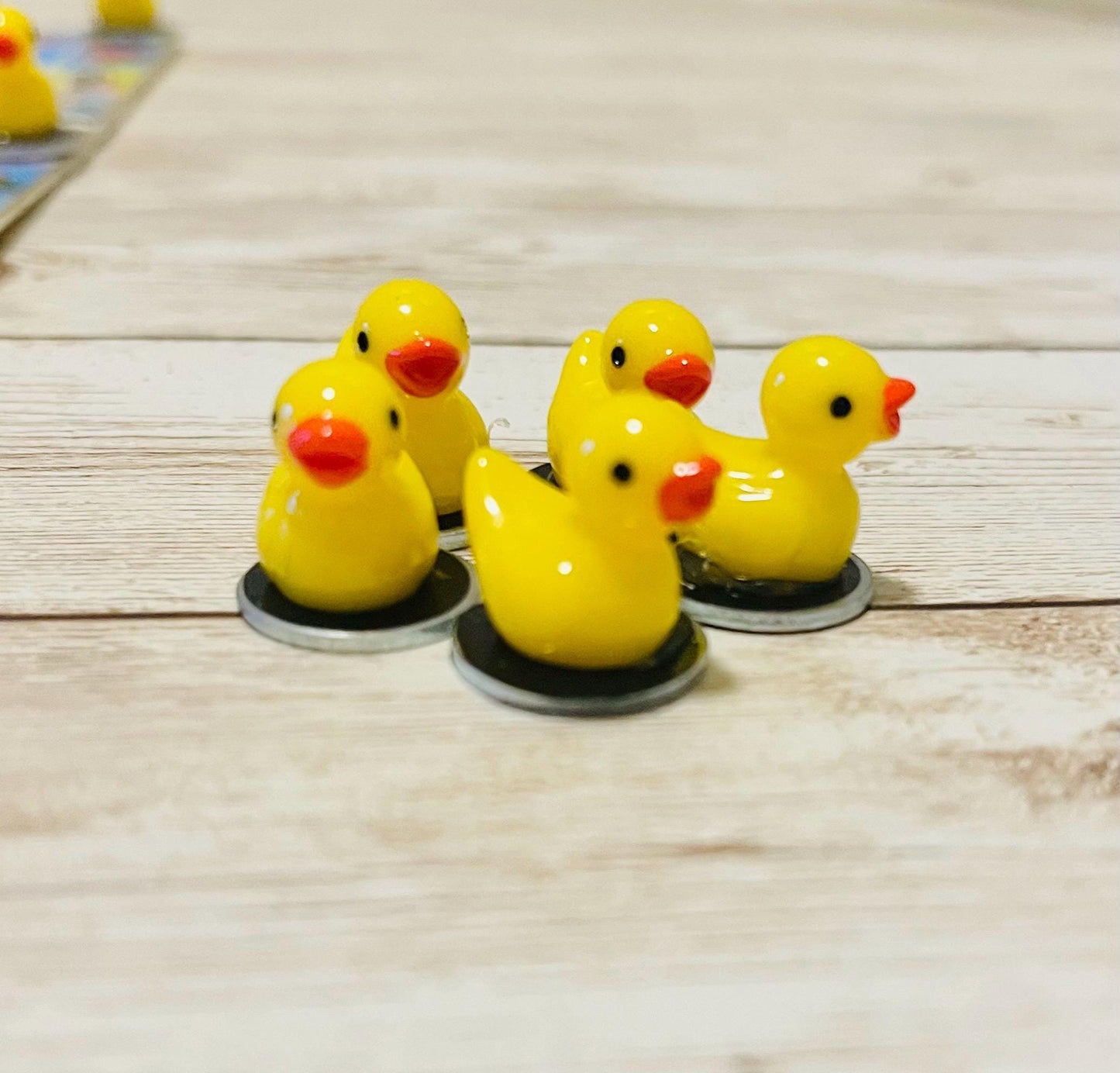 Fichas Magneticas de Patitos con Pala Magnetica Resin Filler Cards Duckies Chips with Magnetic Wand for Bingo