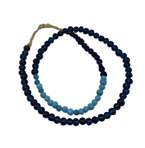 Glass bead strand