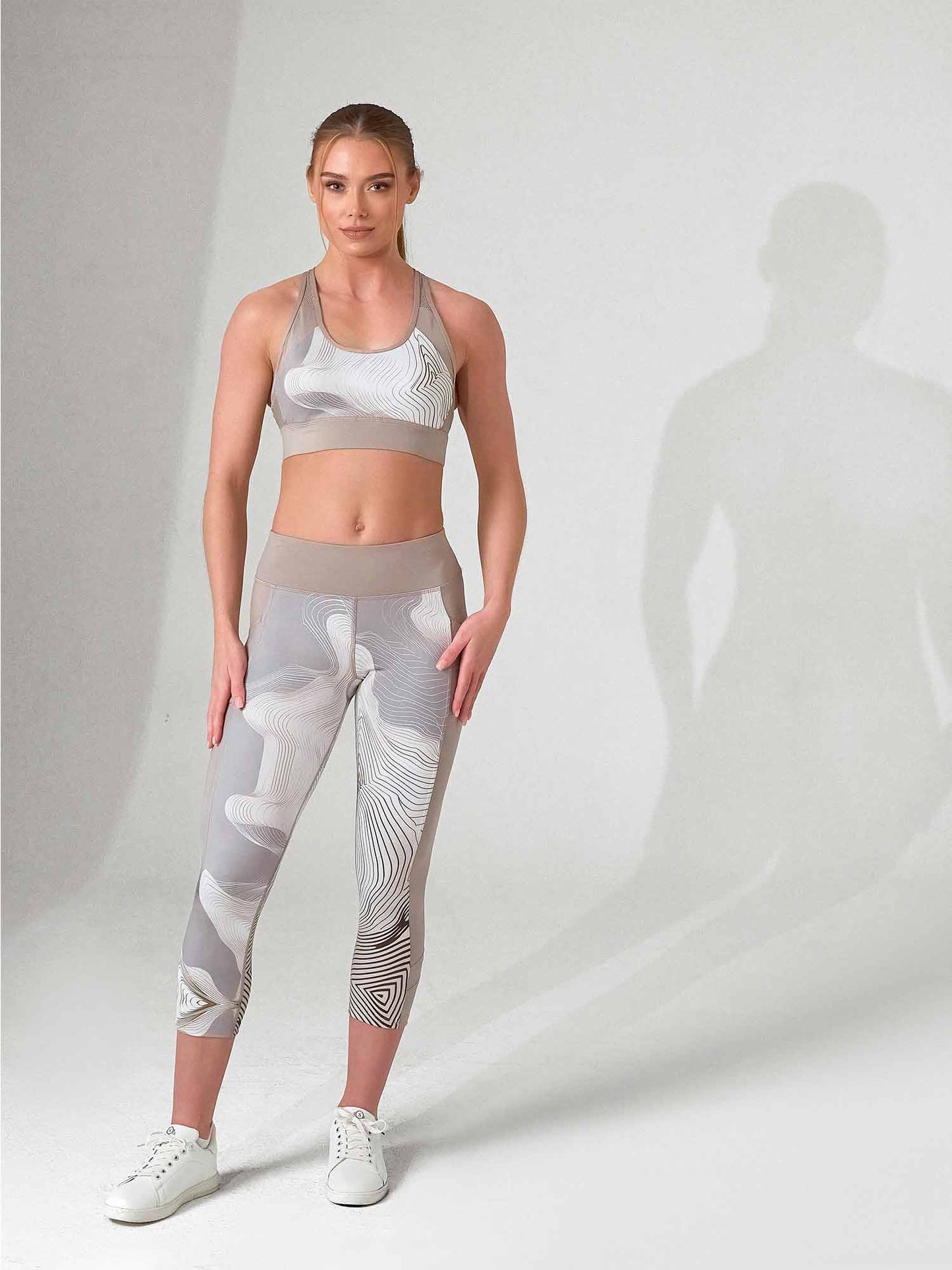 ELLE CAPRI | Performance Compression Leggings with Pockets