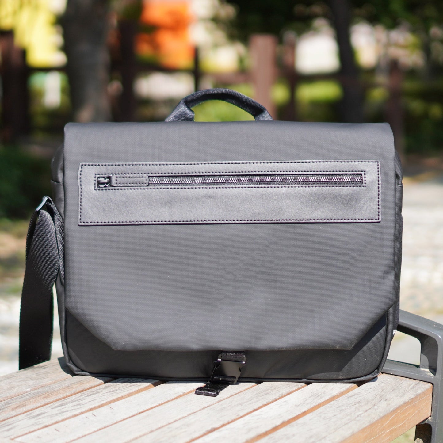 Office Messenger Black