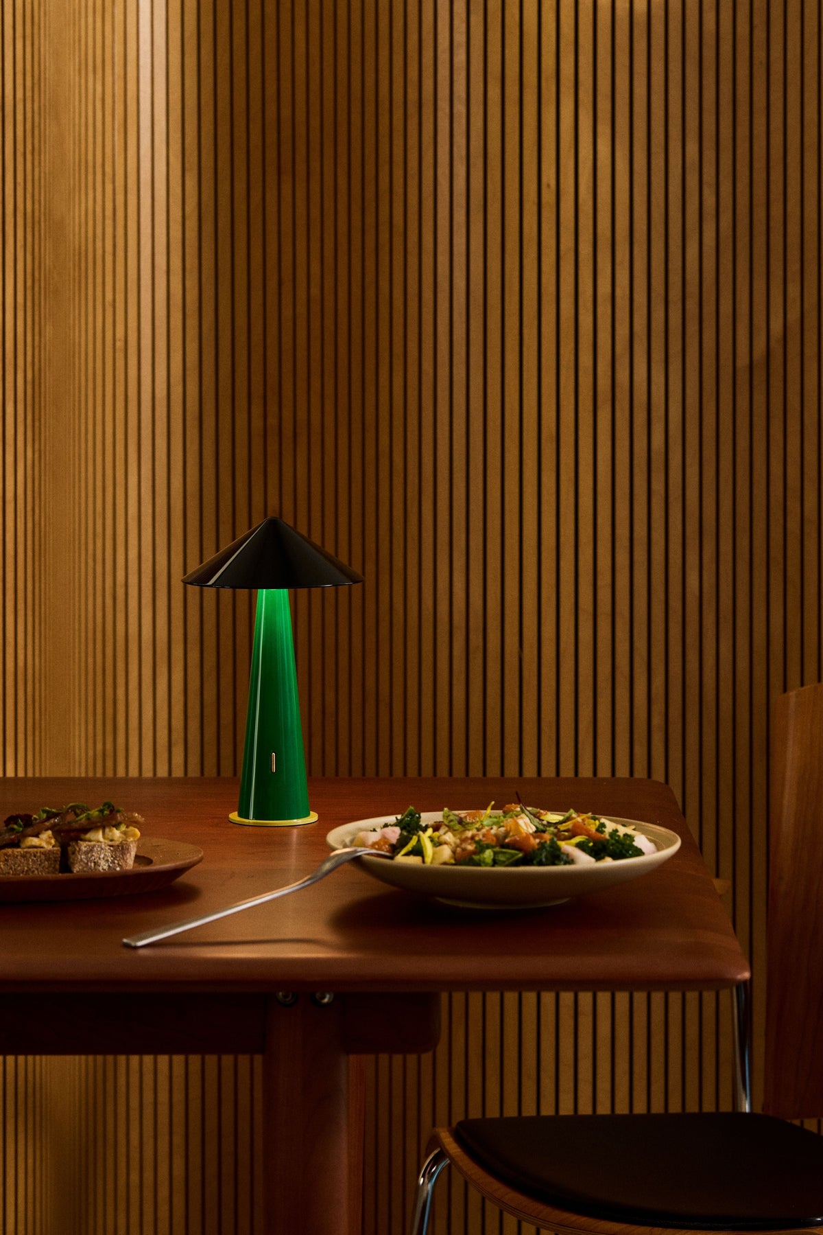 TIPSY Portable lamp - Rich black/Emerald Green