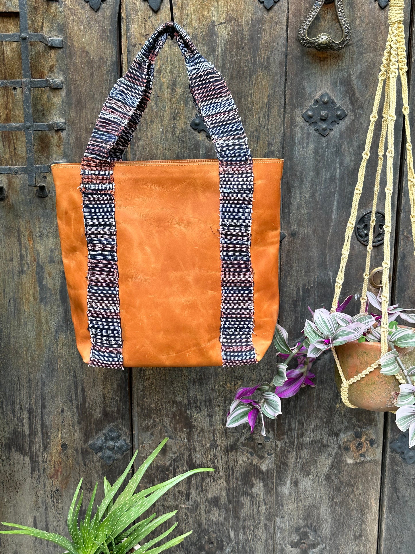 The Wanderer Tote - Tan Leather