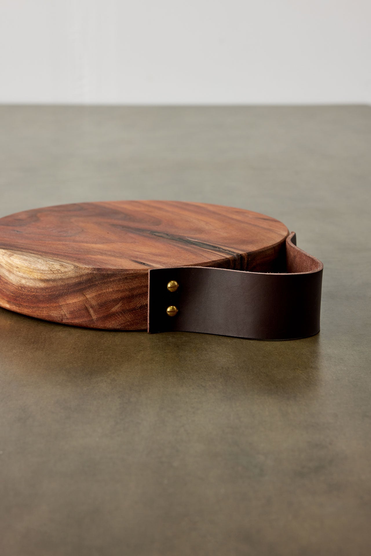 Round Wooden Cutting Board with Leather Strap