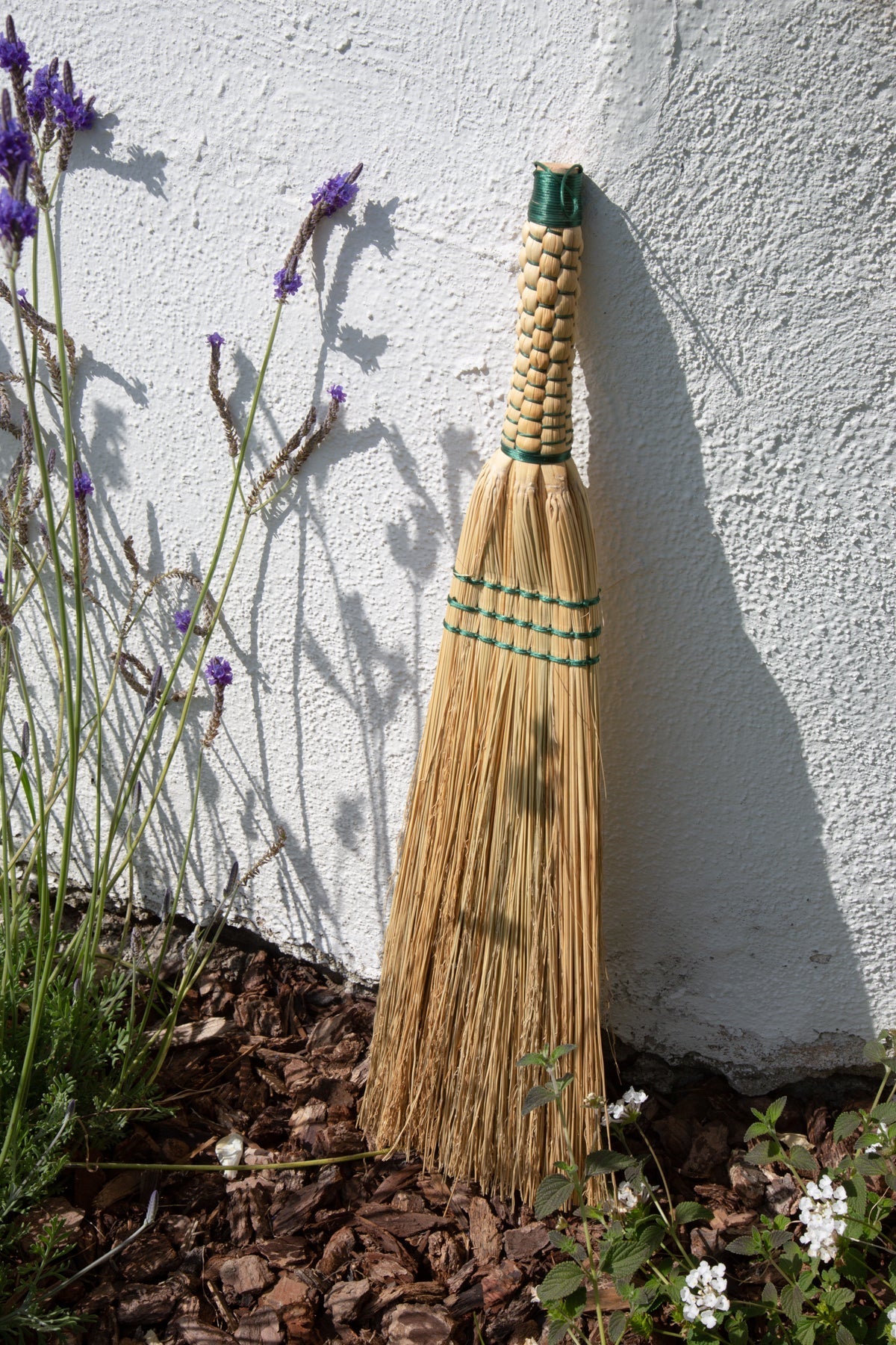 HAND BROOM - BEIGE