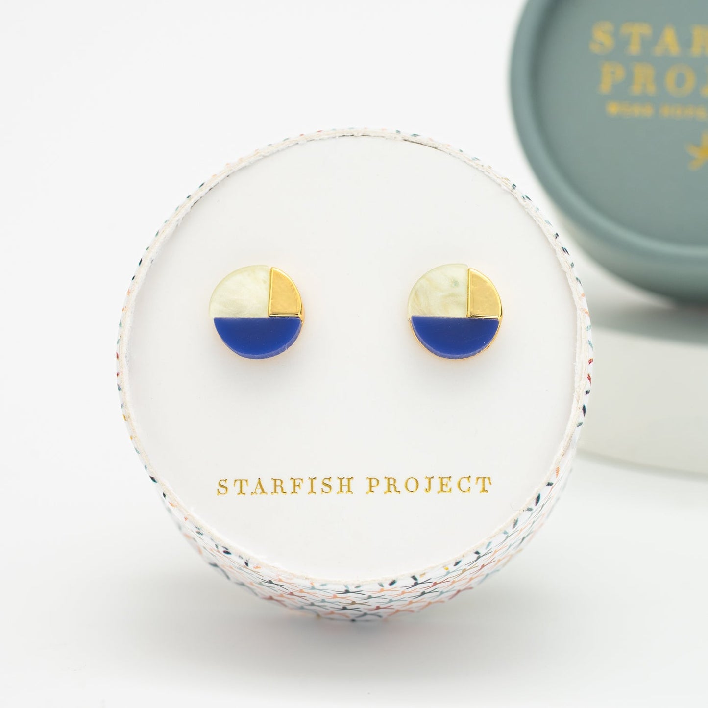 Radiant Horizon Studs