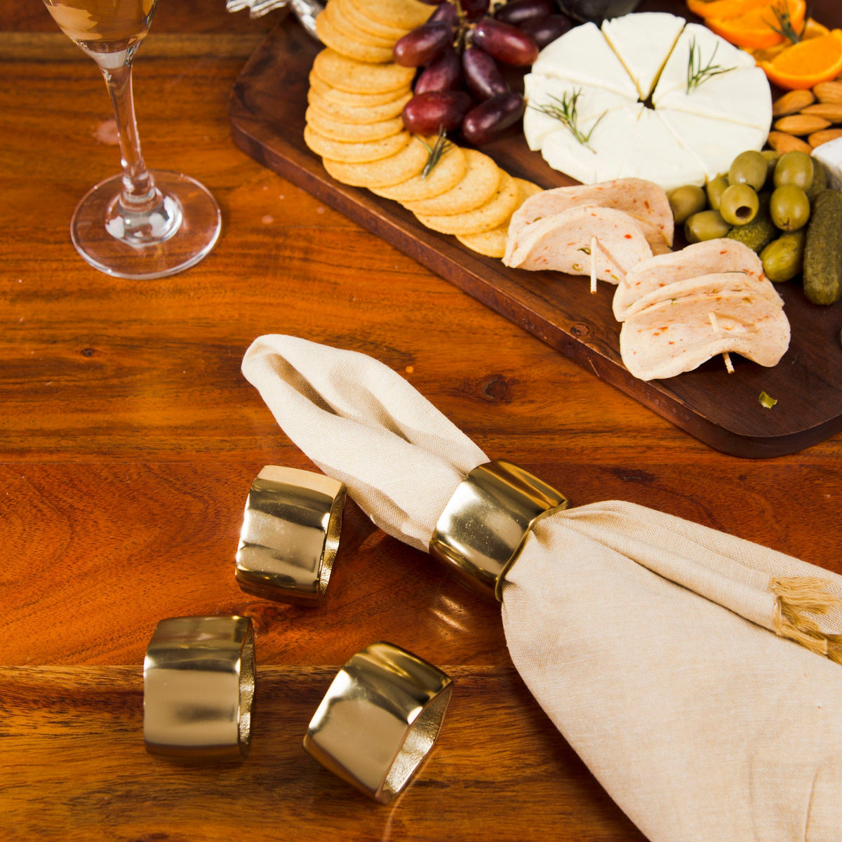 Gold Toned Sculpted Napkin Rings – Set of 4