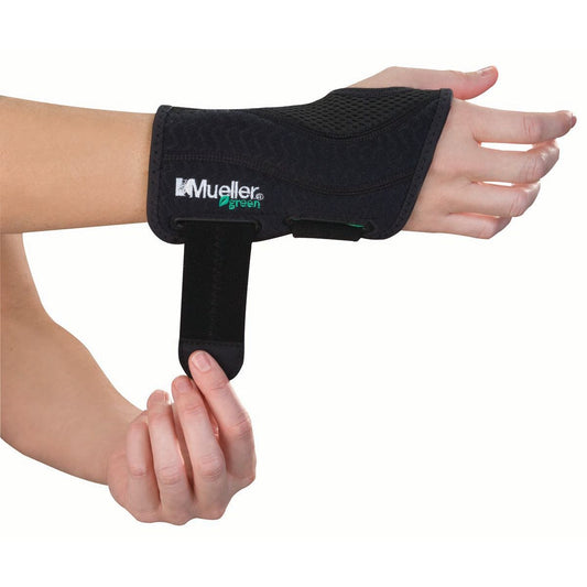 Mueller Green Fitted Wrist Brace, Black, Right Hand, Small/Medium