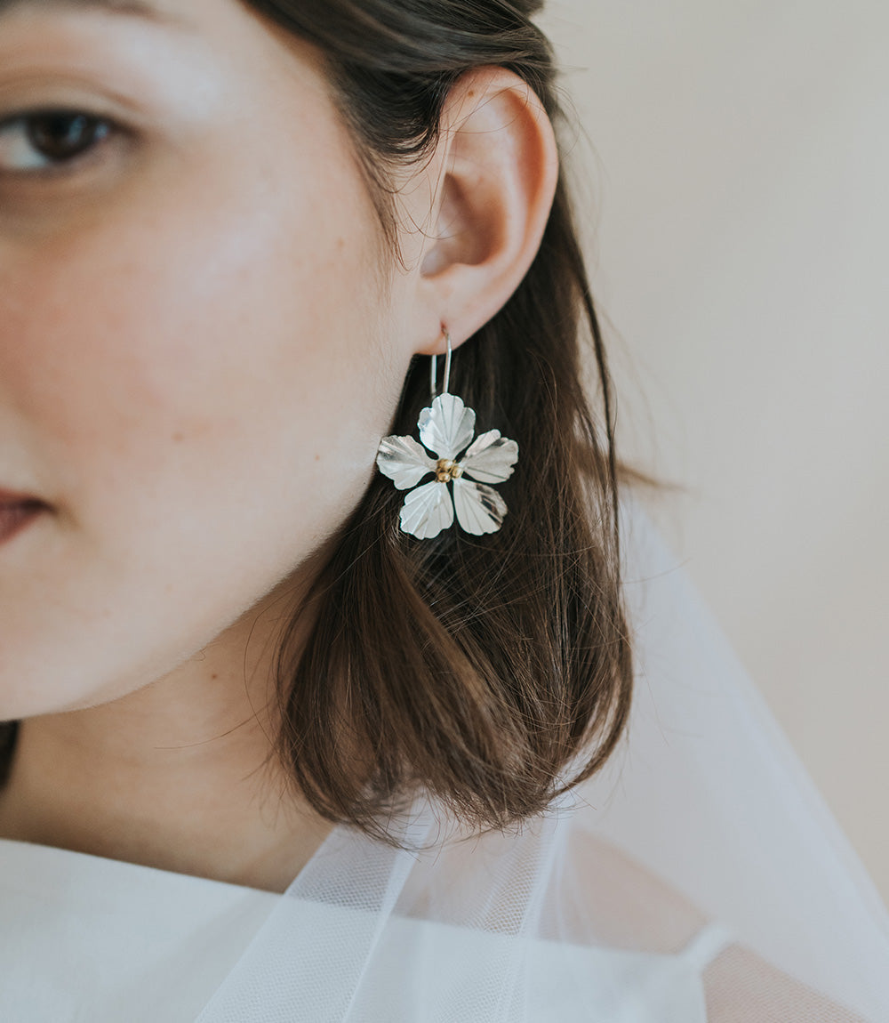 Sayuri Flower Drop Earrings - Osadia Concept Store