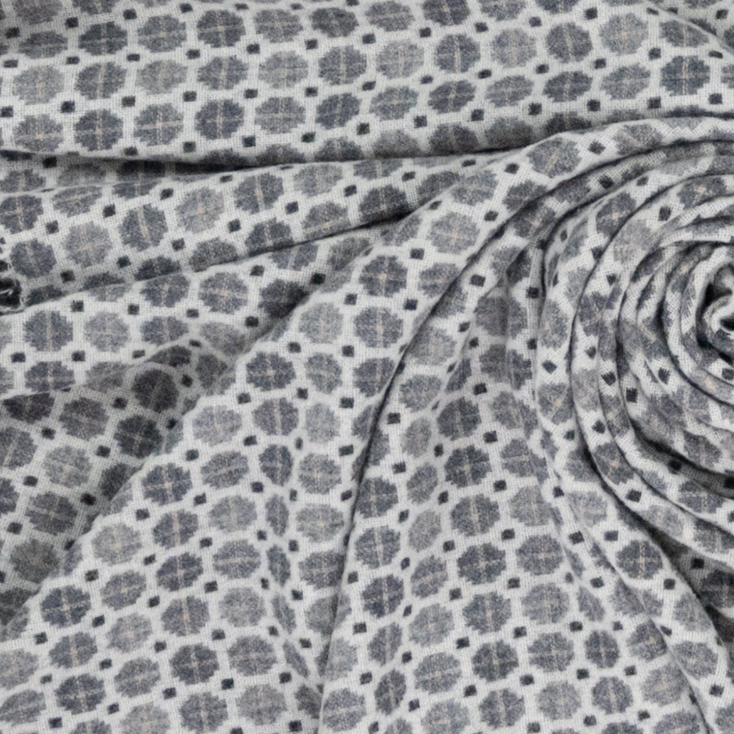 Southampton Home Merino Wool Medallion (Grey)