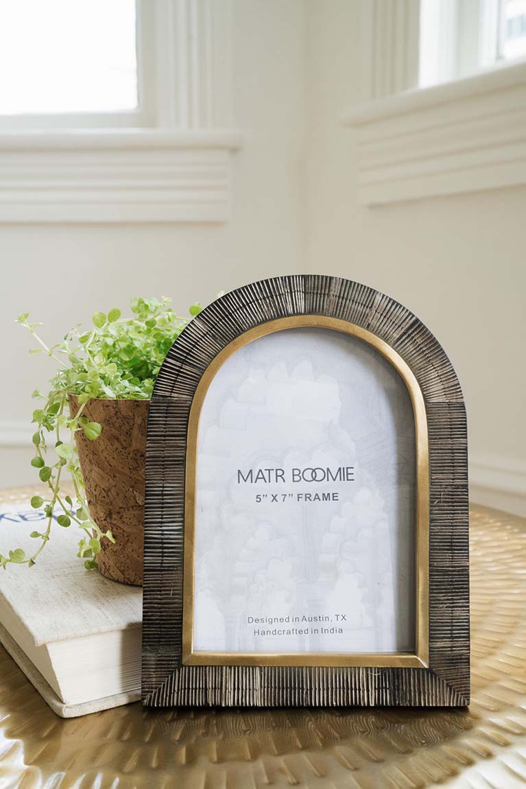 Kerala 5x7 Arch Picture Frame - Carved Horn, Brass Inlay - Osadia Concept Store