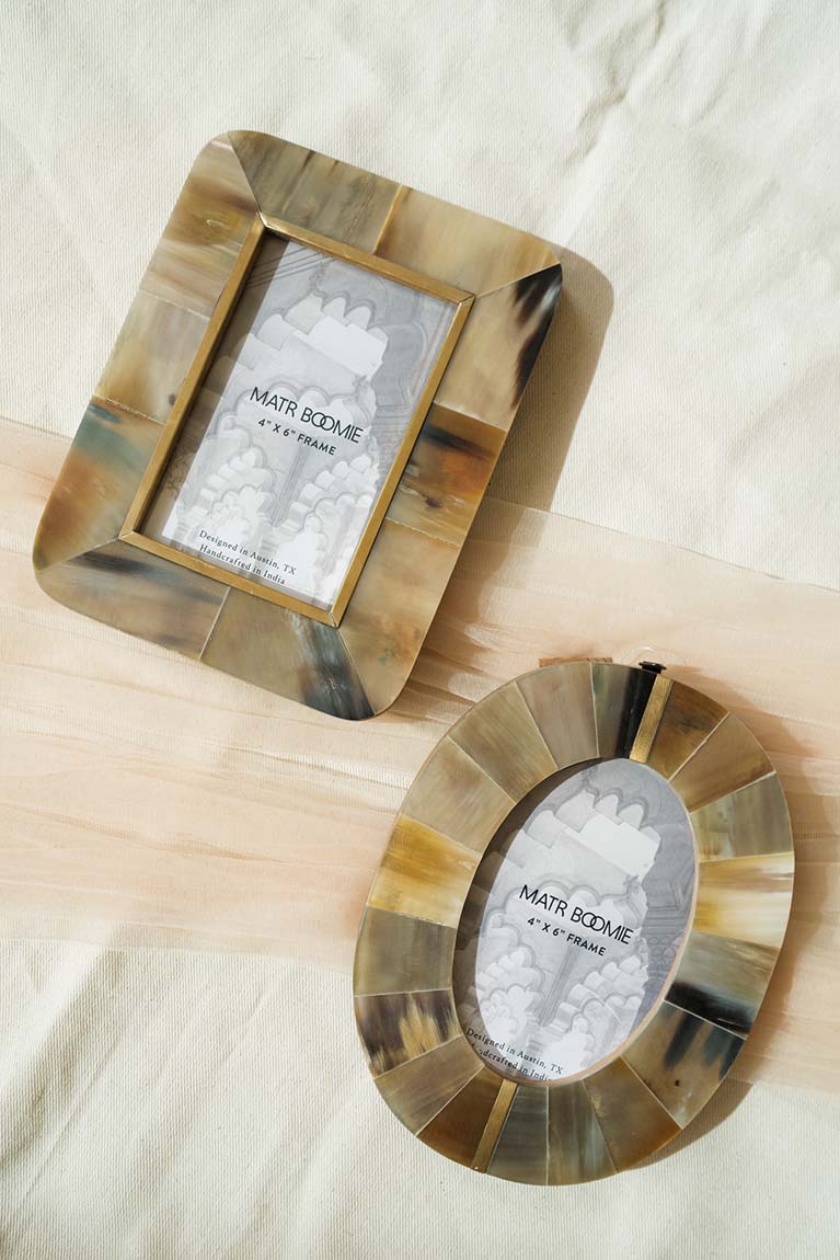 Kachhua 4x6 Oval Picture Frame - Horn, Brass Inlay - Osadia Concept Store