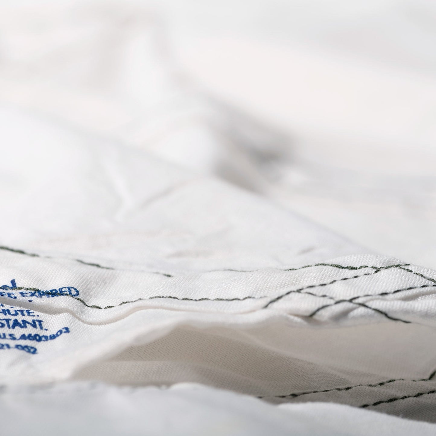 EXPIRED PARACHUTE MATERIAL WAITERS APRON
