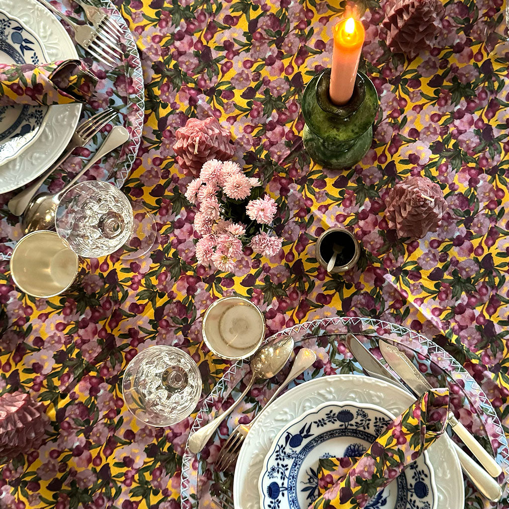 6 Round Placemats Romance is Dead Yellow/Green