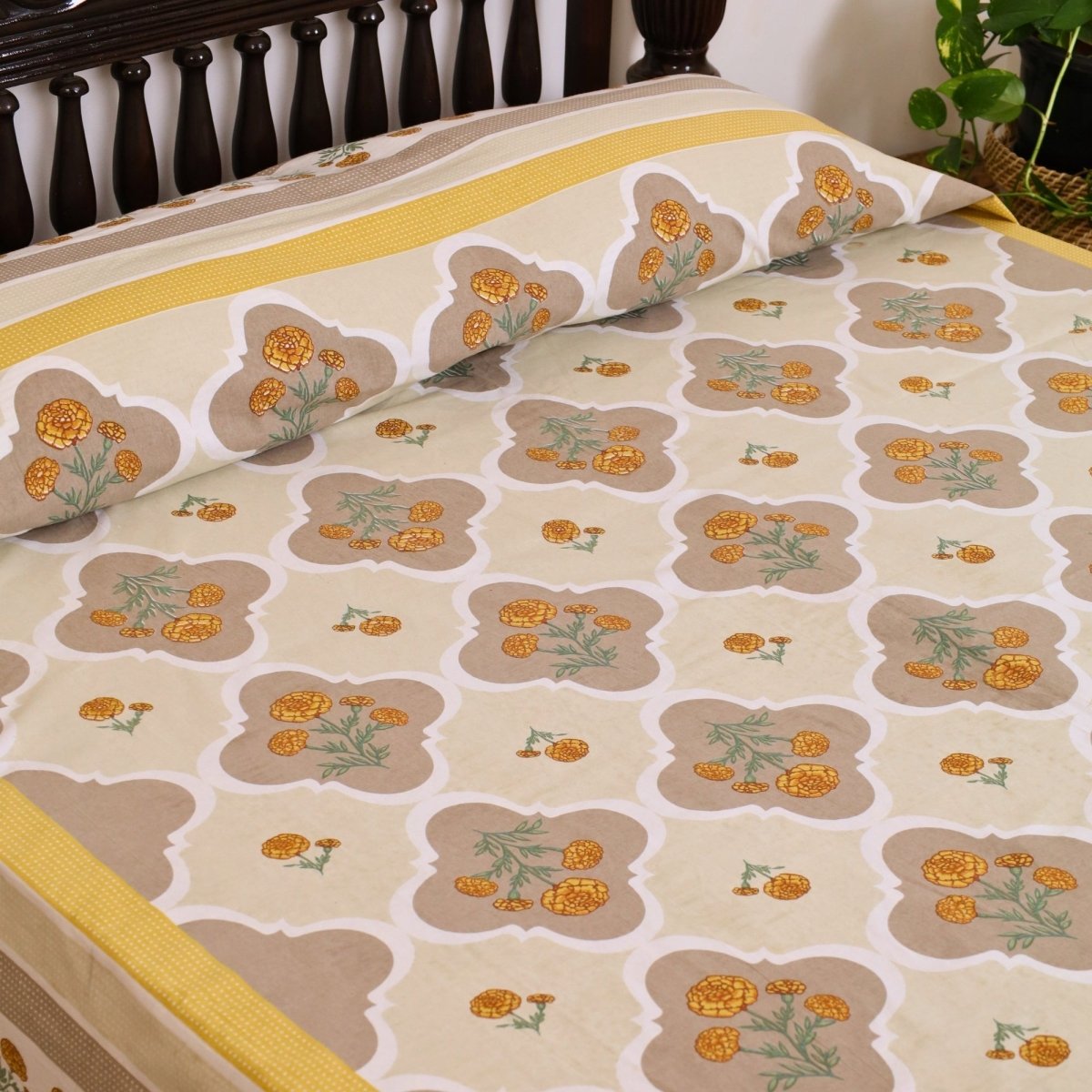 Marigold Bed Cover (60" x 90")