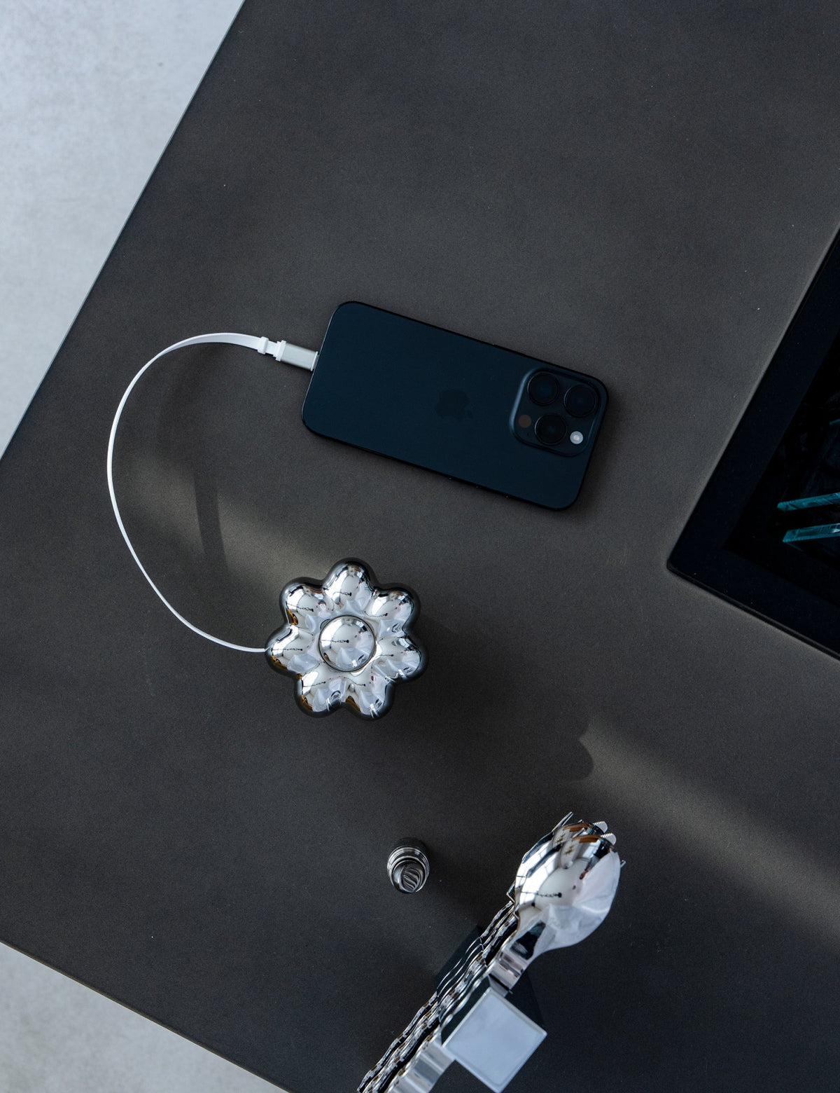 Flower Objet (Chrome Silver)