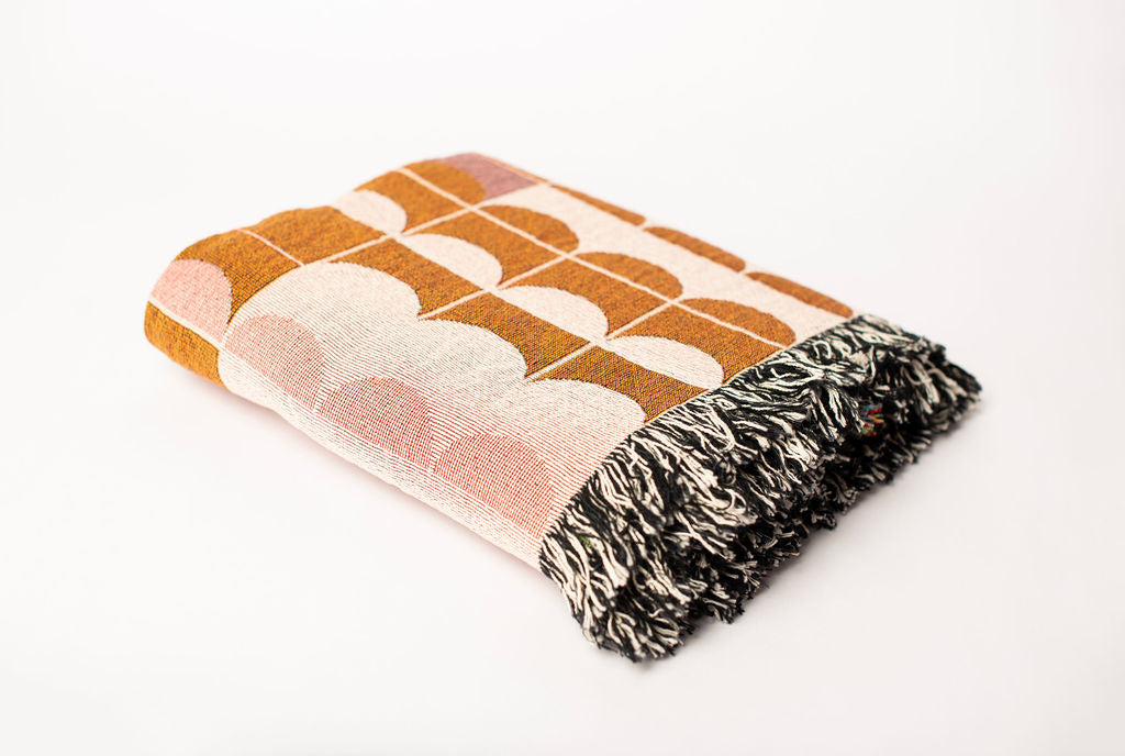 Pink Geometric Scallop Jacquard Woven Throw