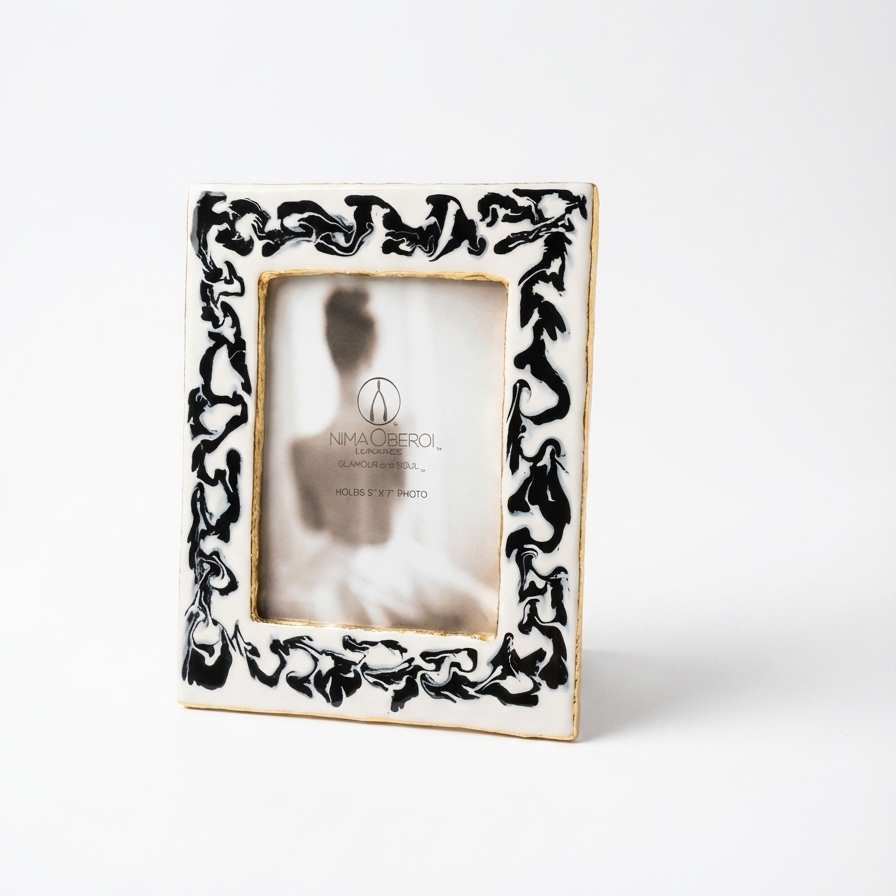 Bianco Nero Frames