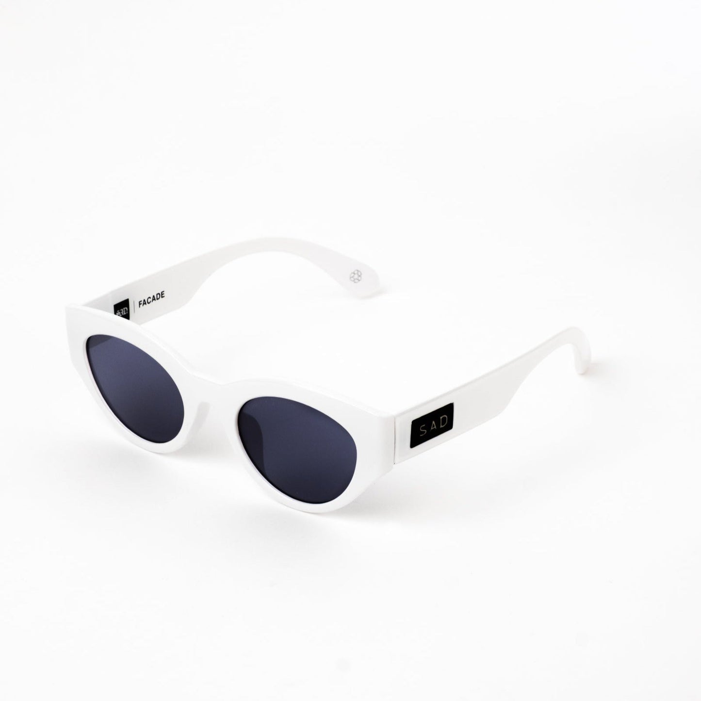 Facade // Anti Flash White