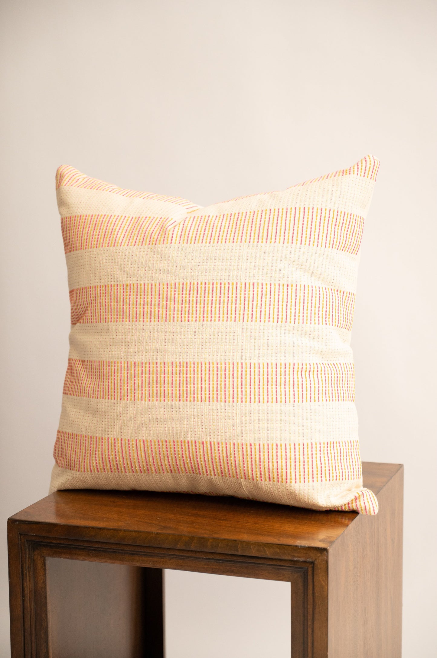 Ranisa Handloom Pillow 20"x20"