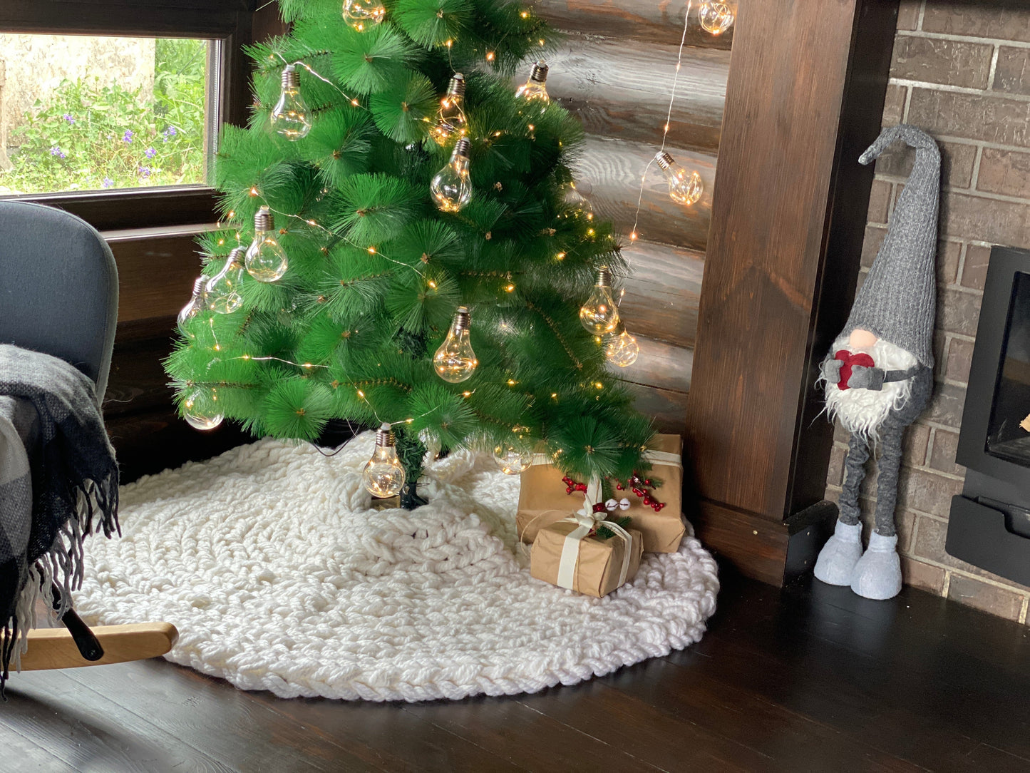 White Chunky-Knitted Christmas Tree Skirt