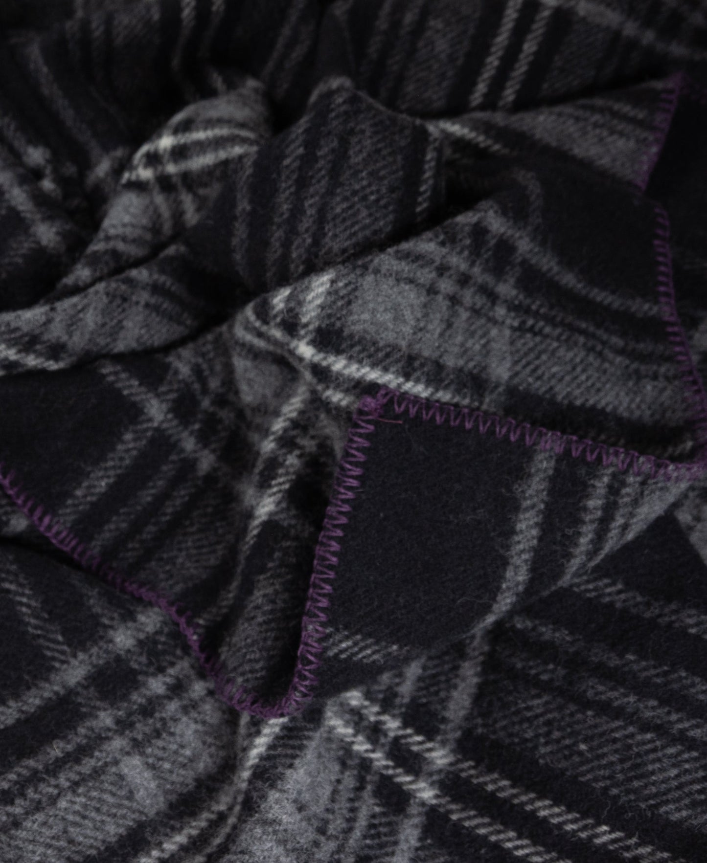 Highland Tweeds BIG Throw ~ Signature Tartan ~ - Osadia Concept Store
