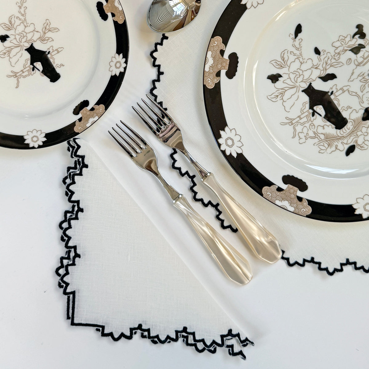 Gardenia black linen placemat (set of 4)