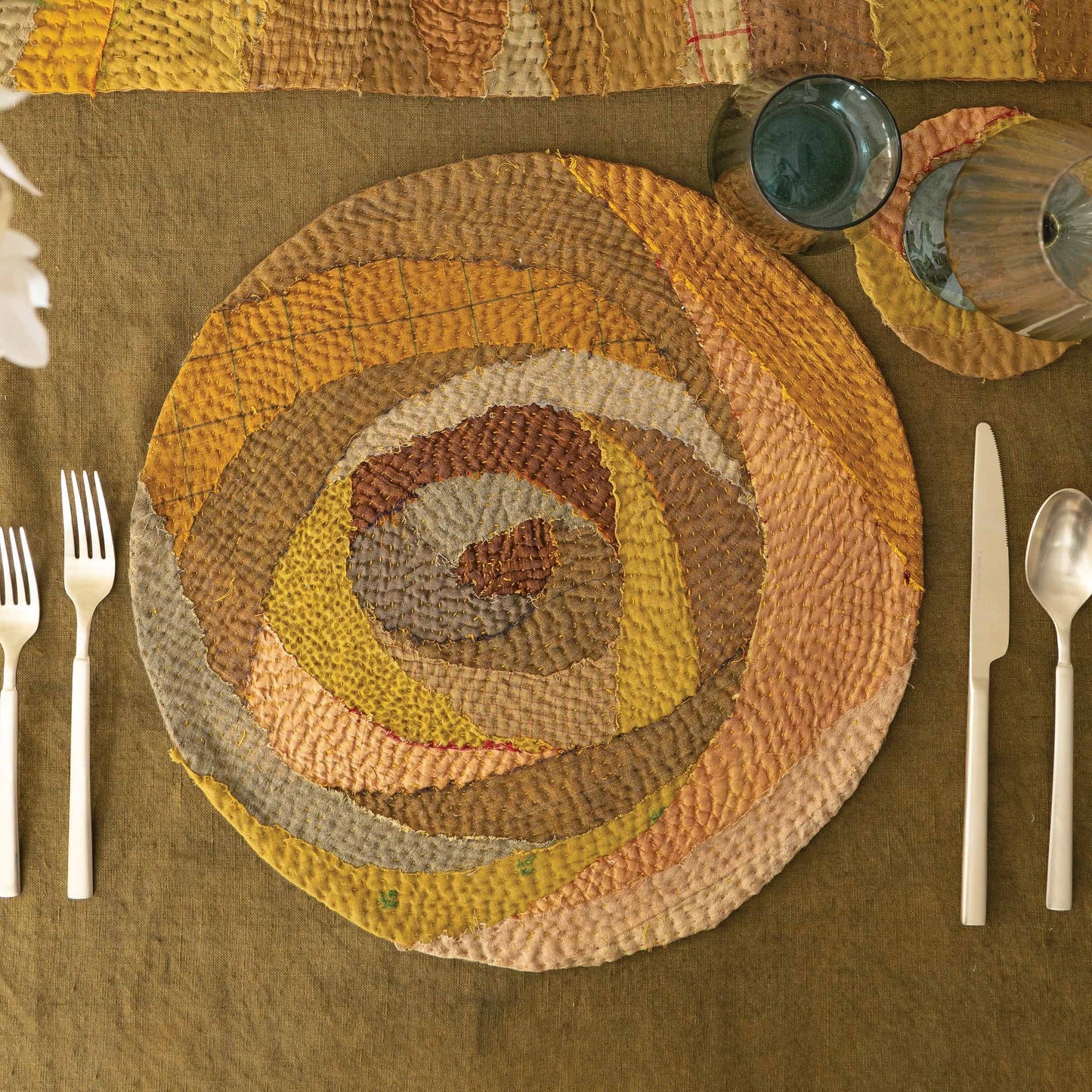 S/2 Umber Fray Patch Rose Placemat