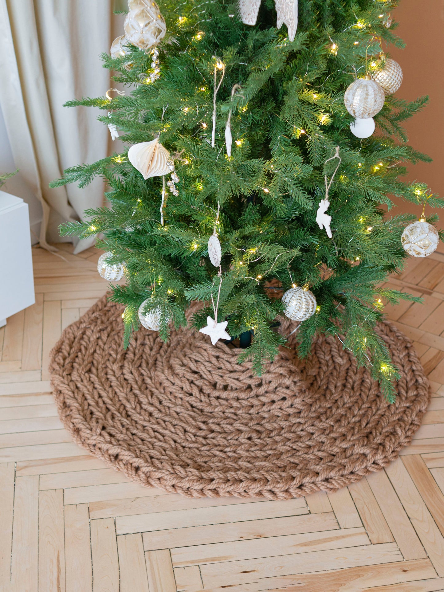 Beige Chunky-Knitted Christmas Tree Skirt | US Stock