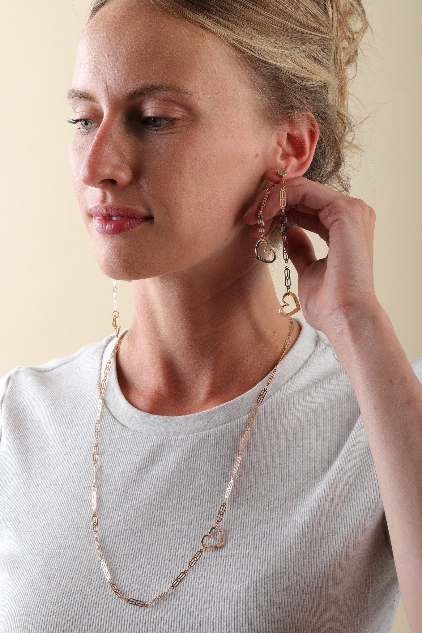 Con Amor Gold Heart Dangle Earrings | Baroque | Nickel-Free