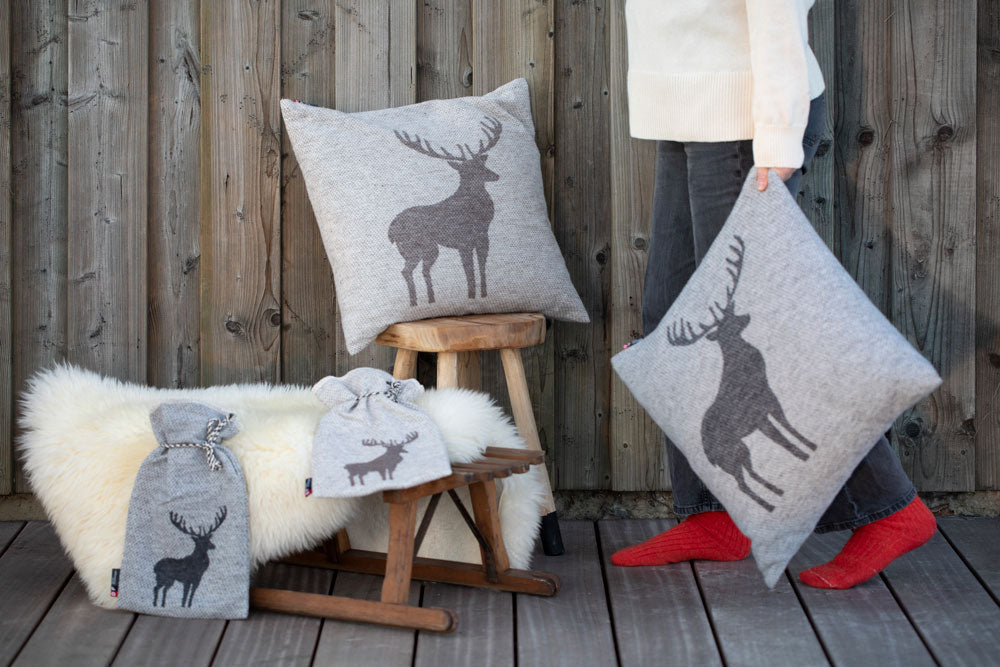 LUCA throw "centered deer"