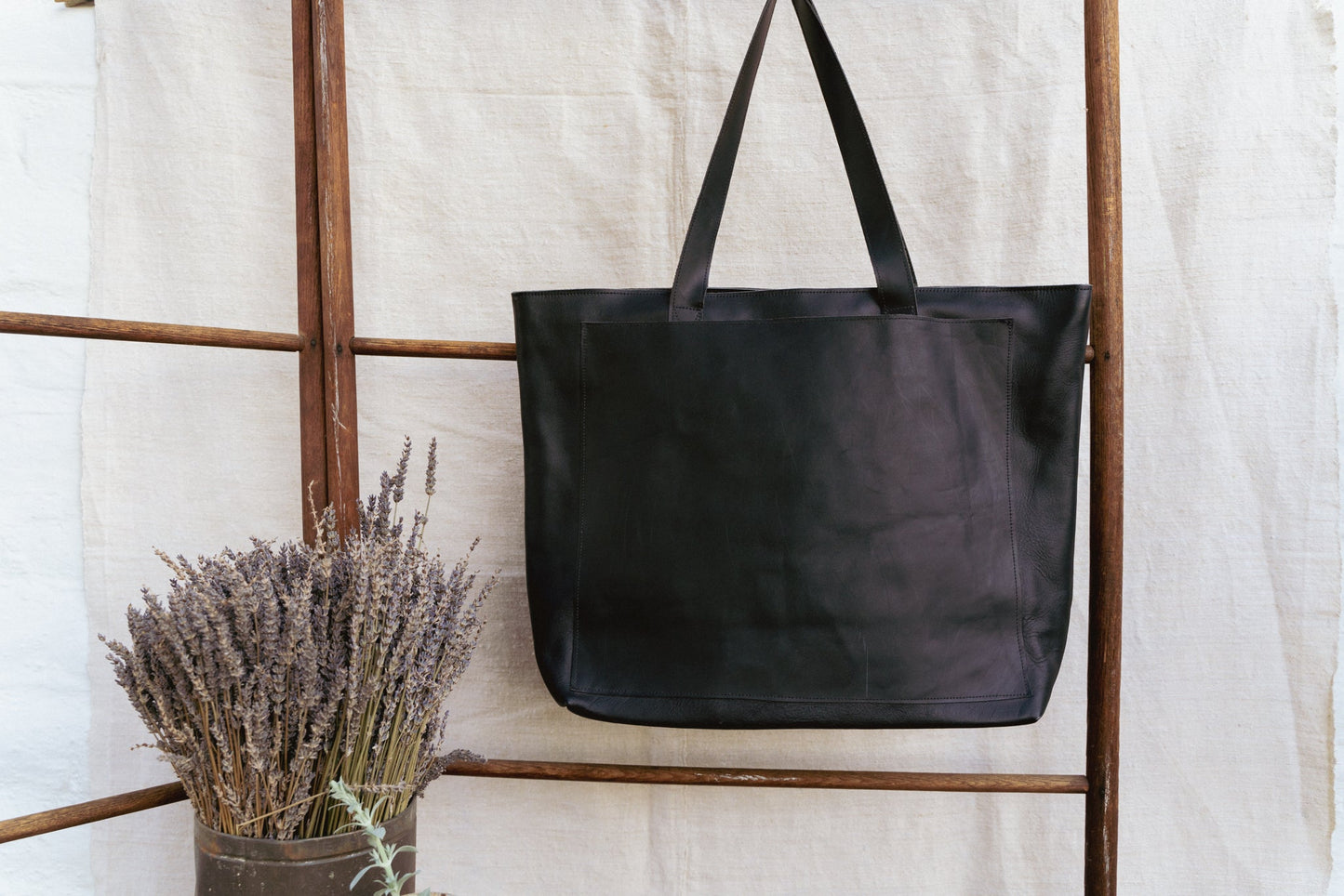 The Explorer - Black