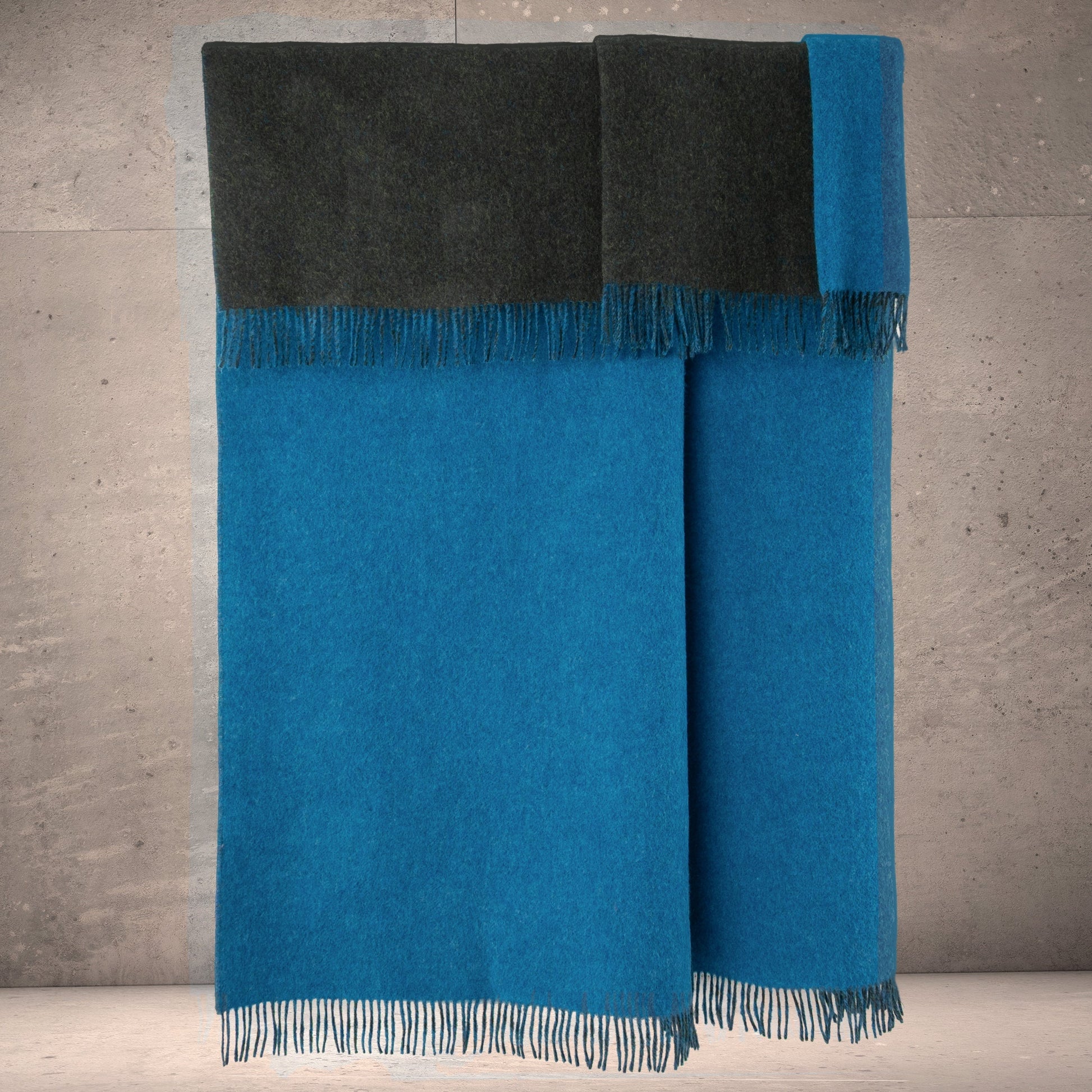 Highland Tweeds Reversible Double Cloth Throw (Sea/Green) - Osadia Concept Store