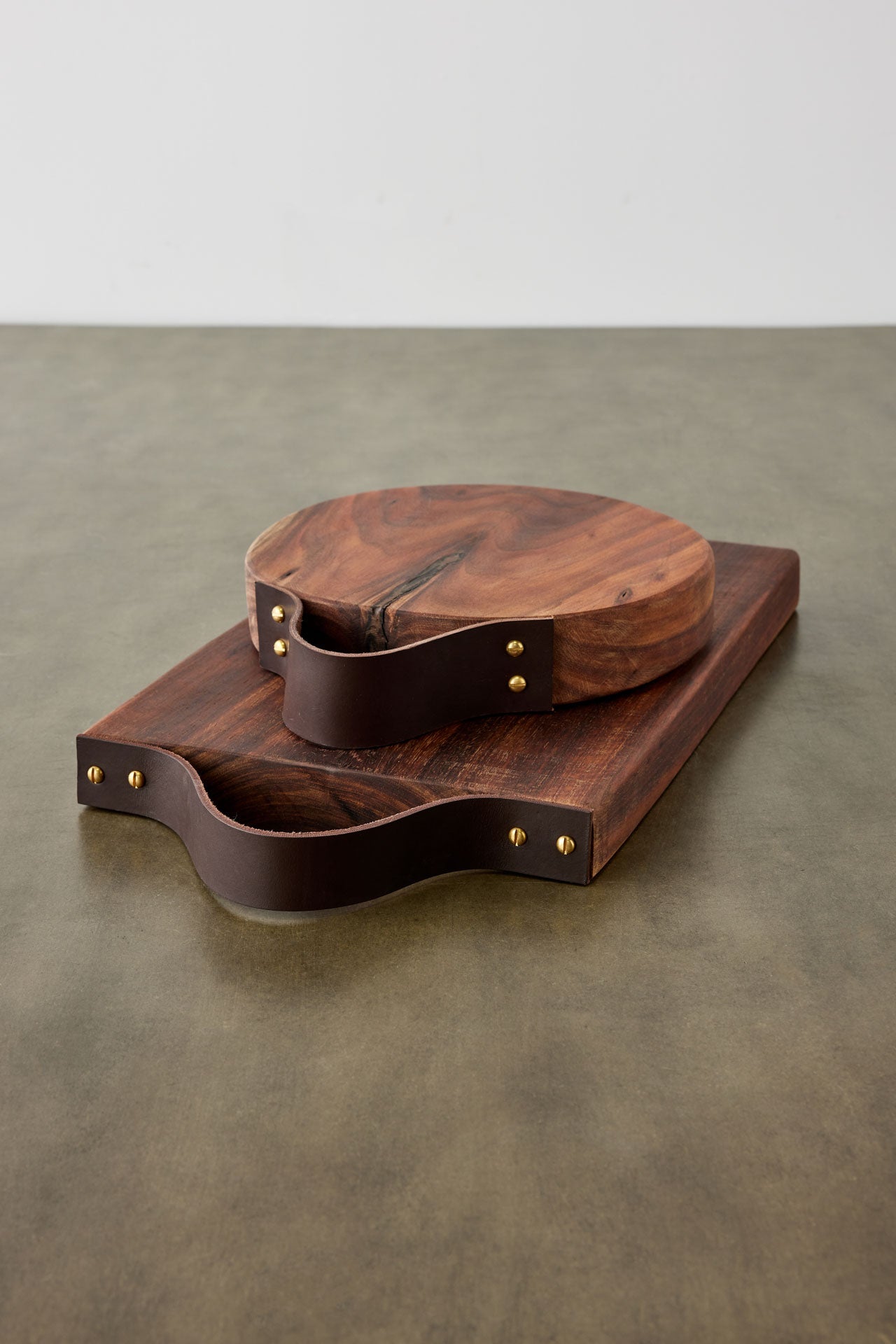 Round Wooden Cutting Board with Leather Strap
