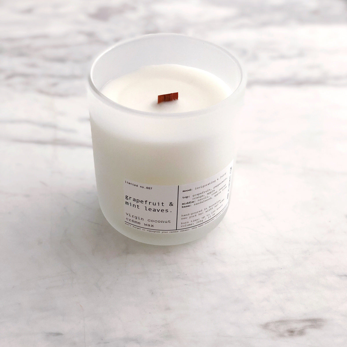GRAPEFRUIT & MINT LEAVES | VIRGIN COCONUT CRÈME WAX & WOODEN WICK CANDLE