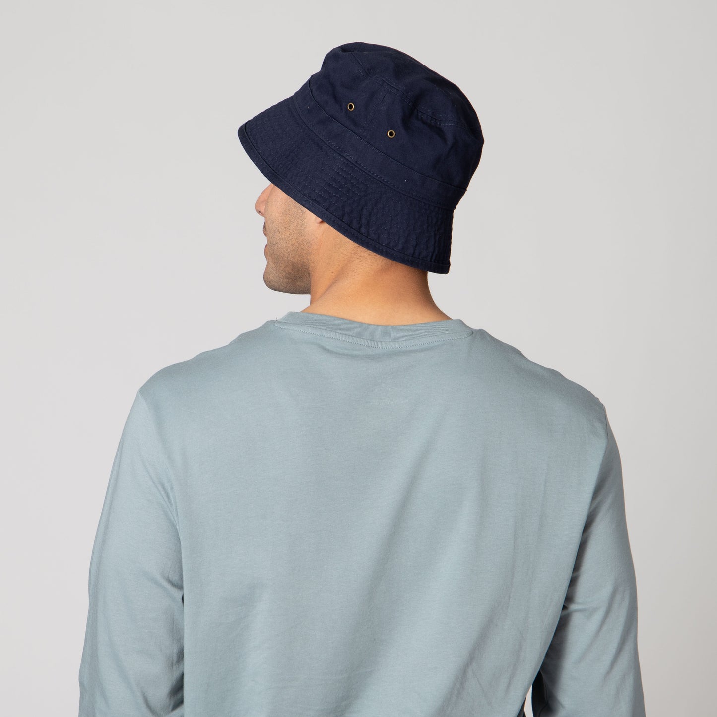 Men's washed cotton bucket with side grommets