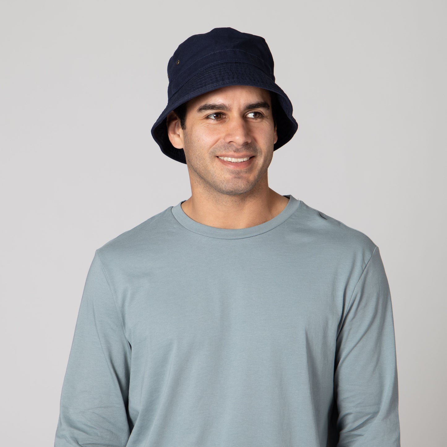 Men's washed cotton bucket with side grommets