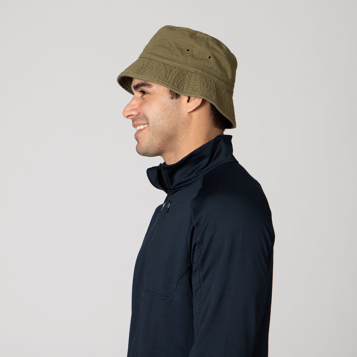 Men's washed cotton bucket with side grommets