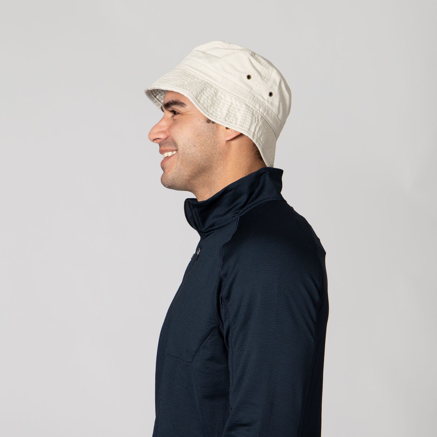 Men's washed cotton bucket with side grommets
